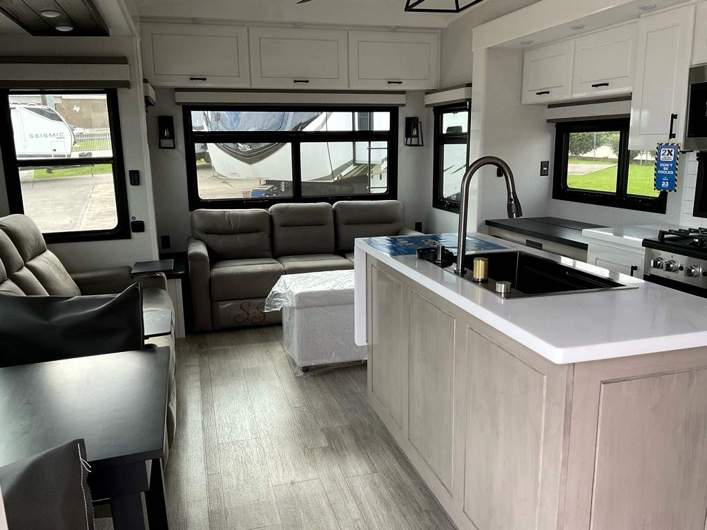 2026 JAYCO PINNACLE 32 RLTS - Image 6