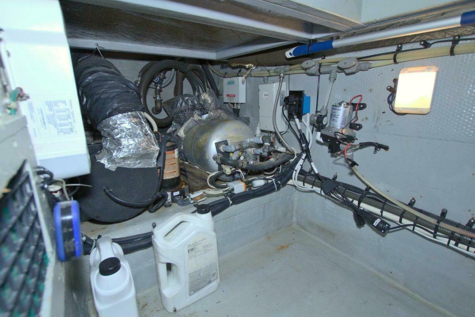 1998 Luhrs 36 Convertible - Image 55