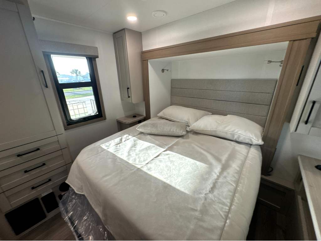 2027 ENTEGRA COACH ODYSSEY 30Z - Image 16