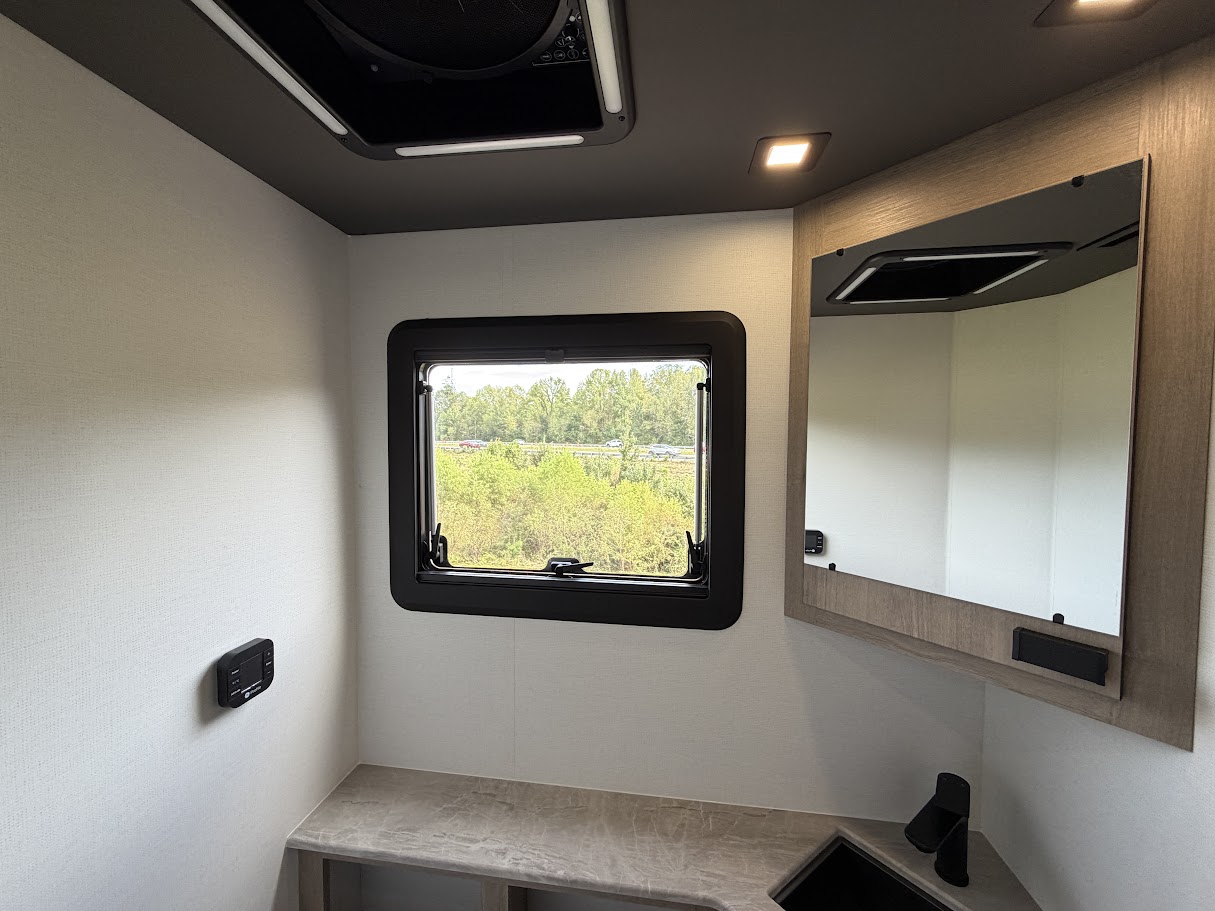 2027 GRAND DESIGN LINEAGE SERIESE 30DC - Image 58