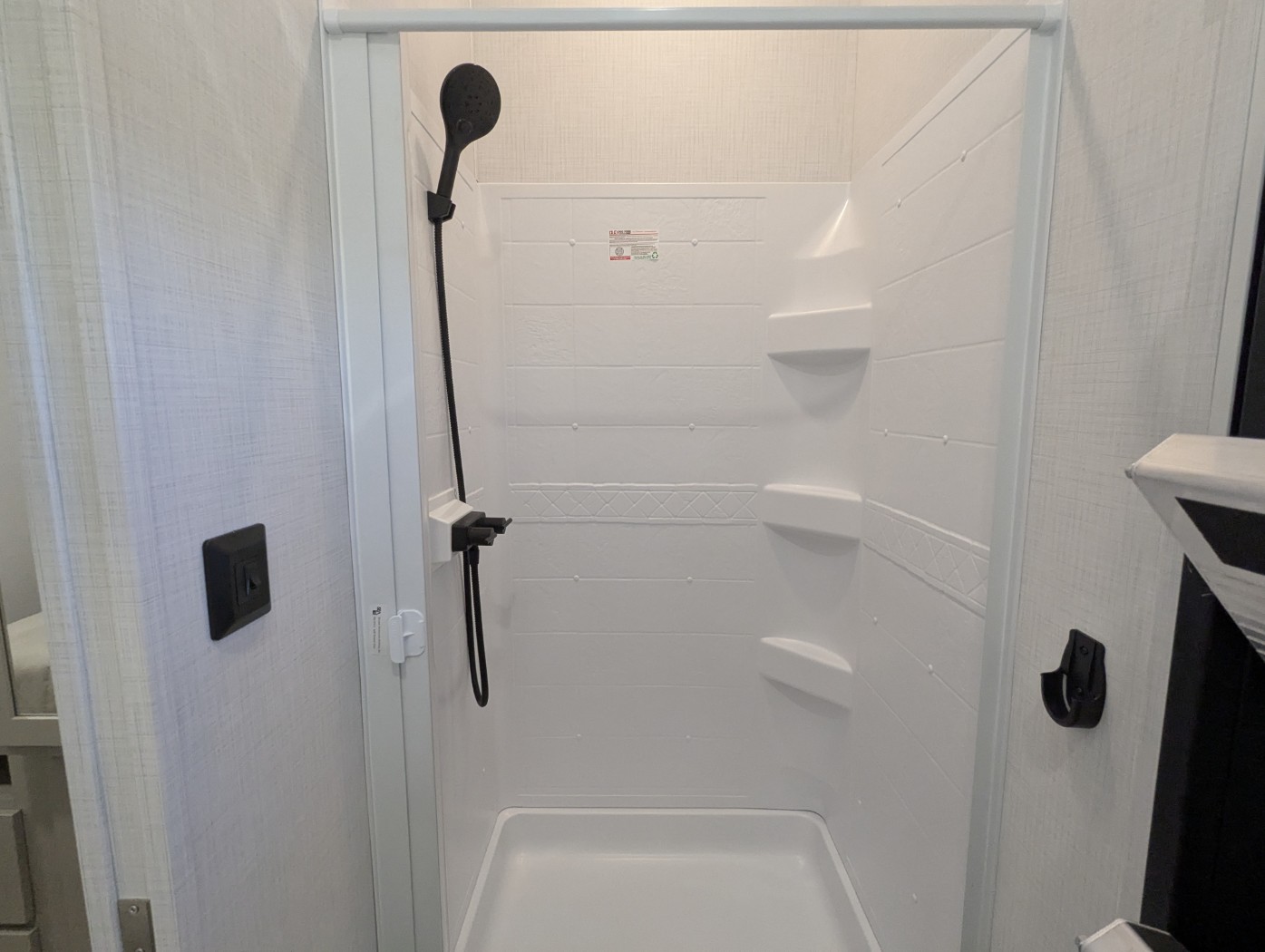 2025 Palomino Columbus 376DS - Image 33