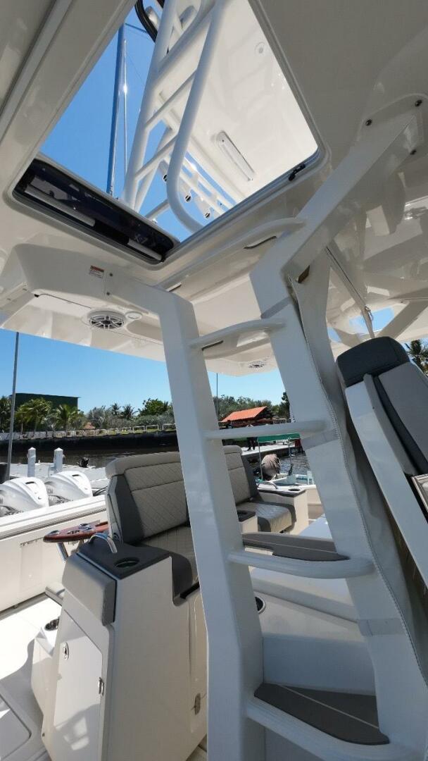 2022 PURSUIT S 428 Sport Base - Image 16