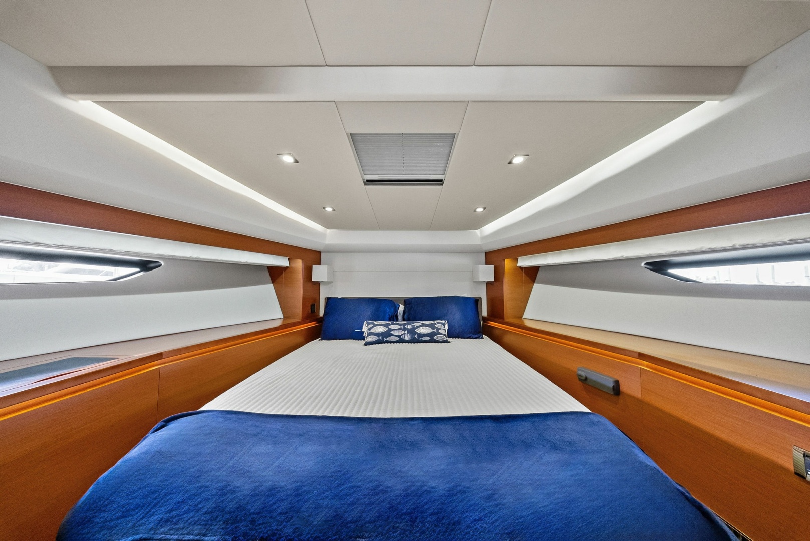 2015 Prestige 550 Base - Image 46