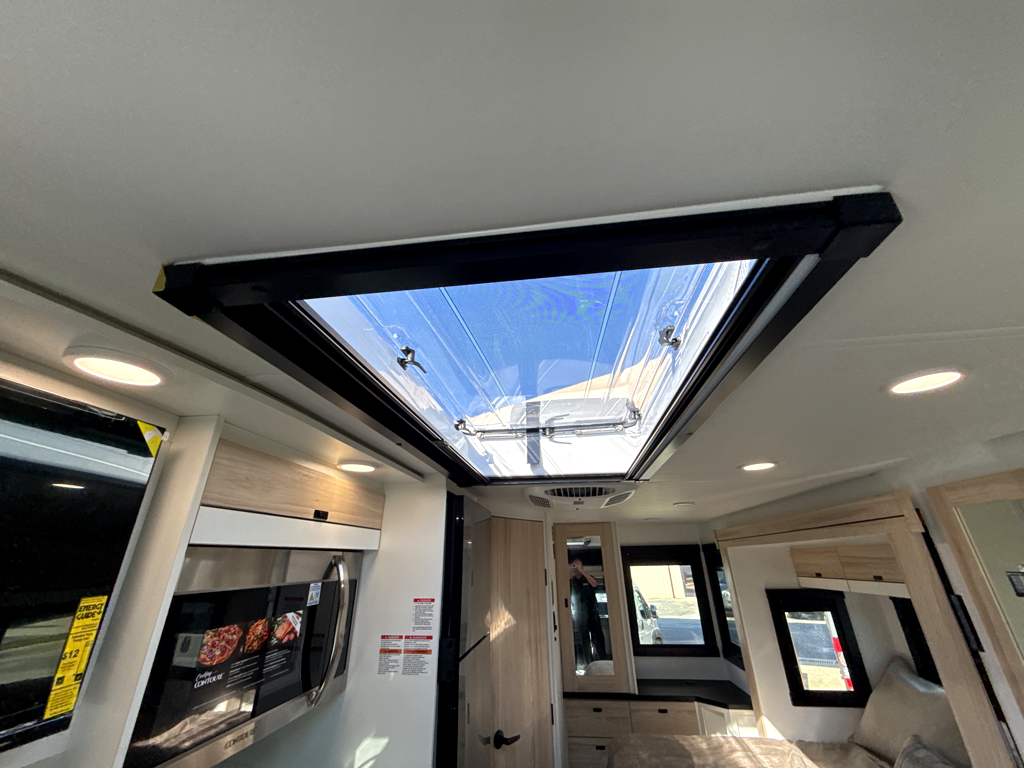 2027 ENTEGRA COACH QWEST 25L - Image 14