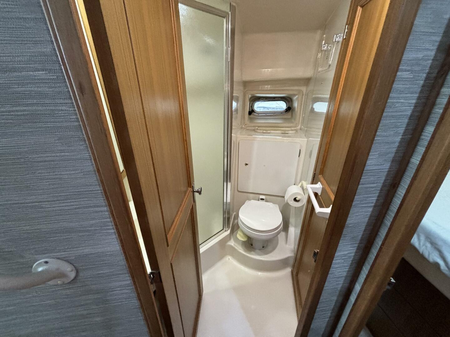 2000 Bayliner 3788 Command Bridge - Image 20