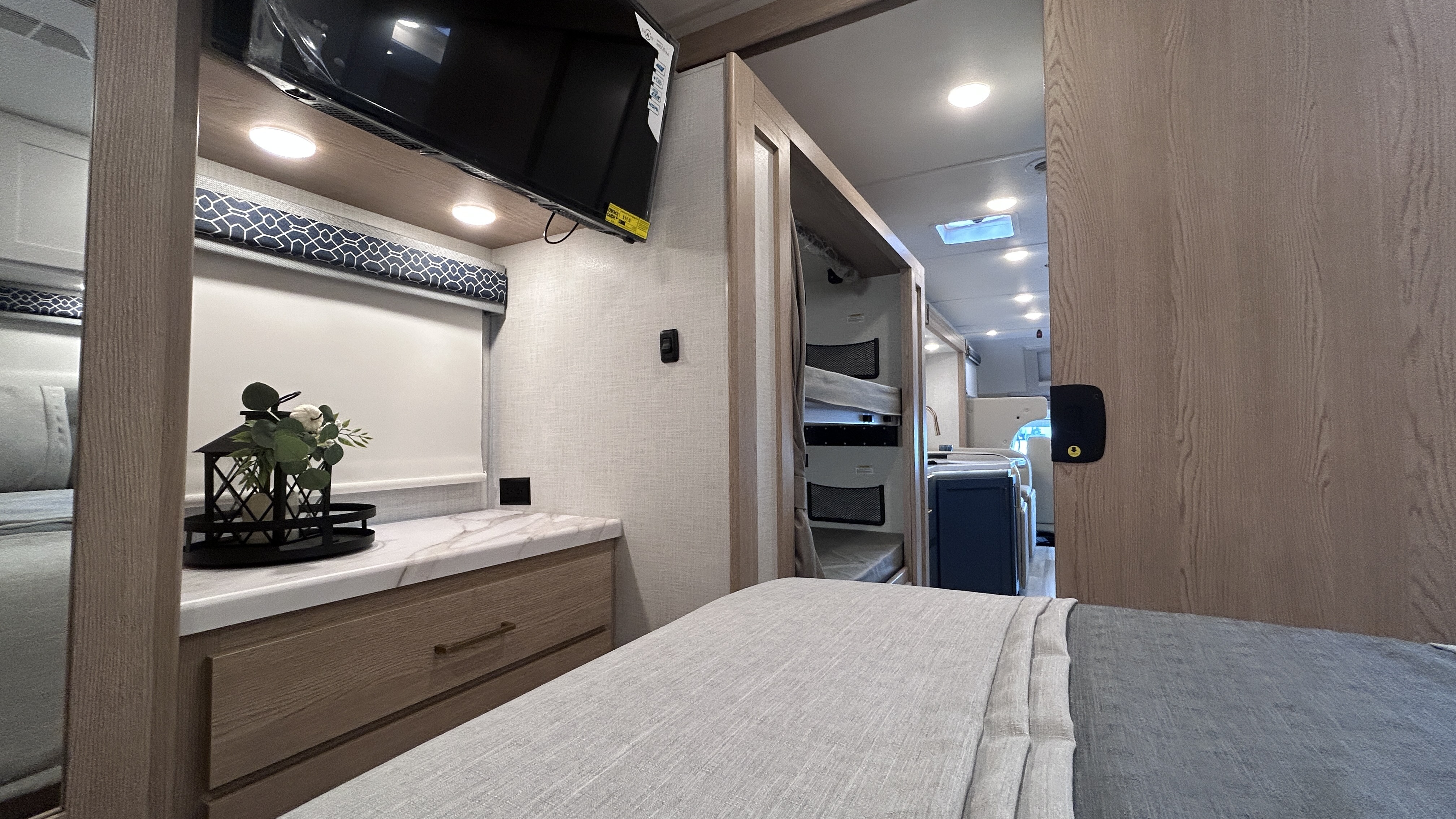2026 Thor Motor Coach Quantum LF31 - Image 17