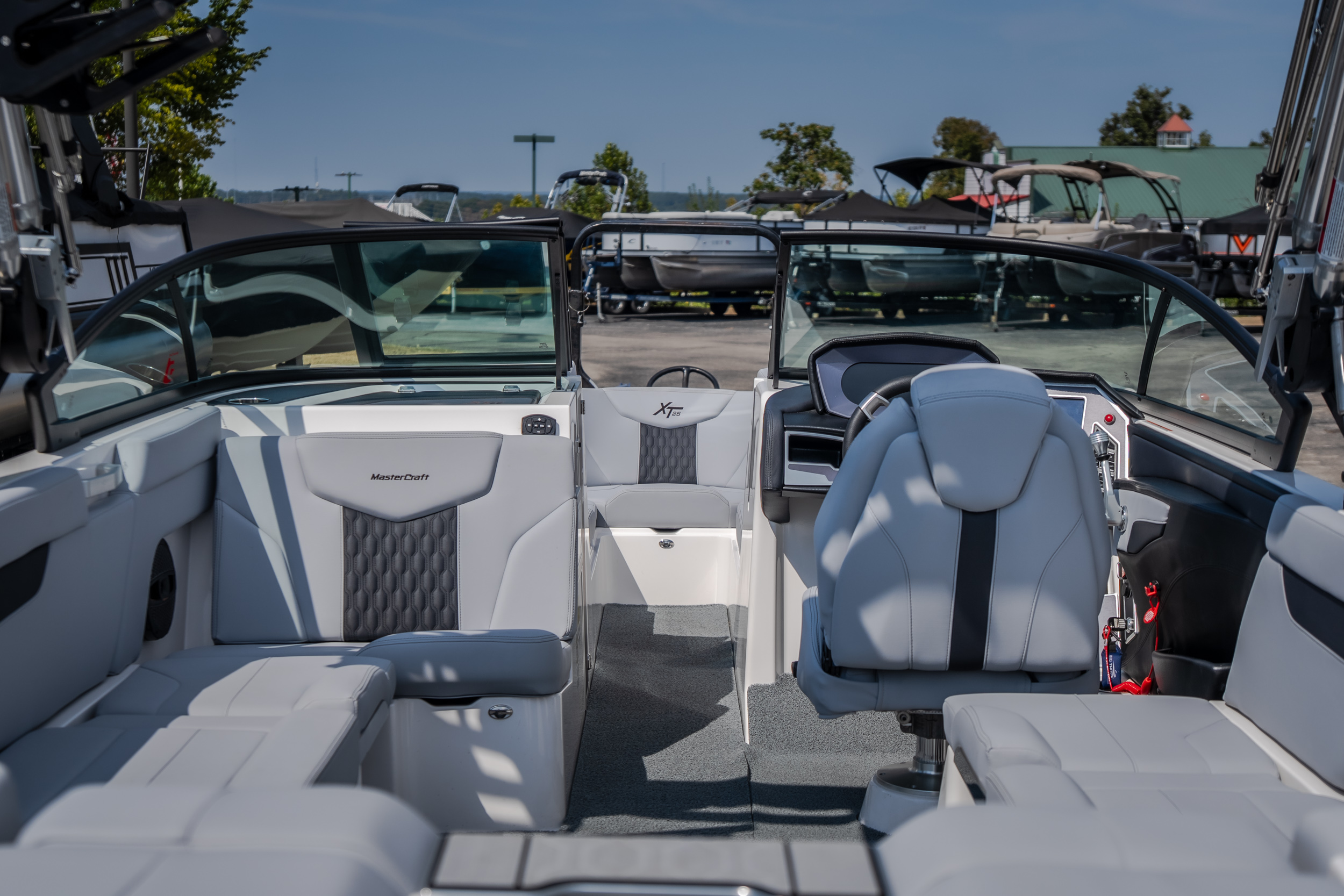 2024 MasterCraft XT25 - Image 14