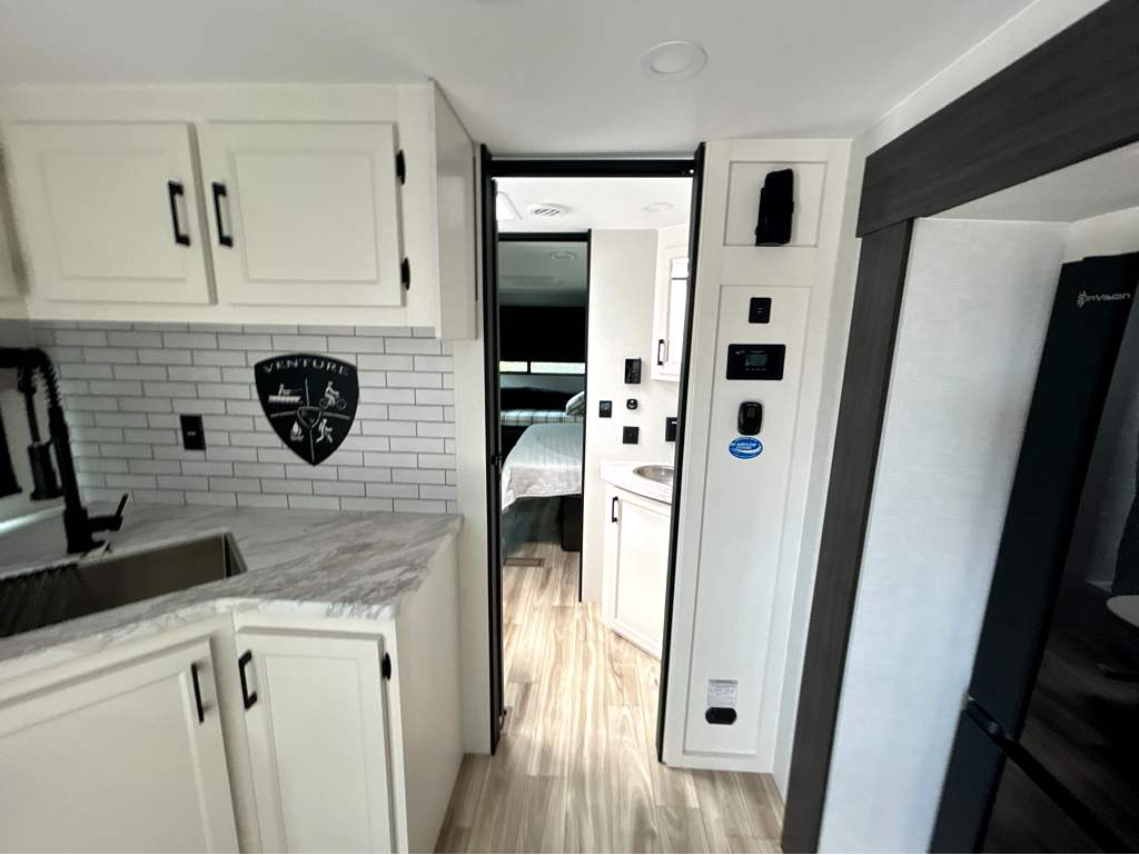 2027 VENTURE RV STRATUS 282VFD - Image 31