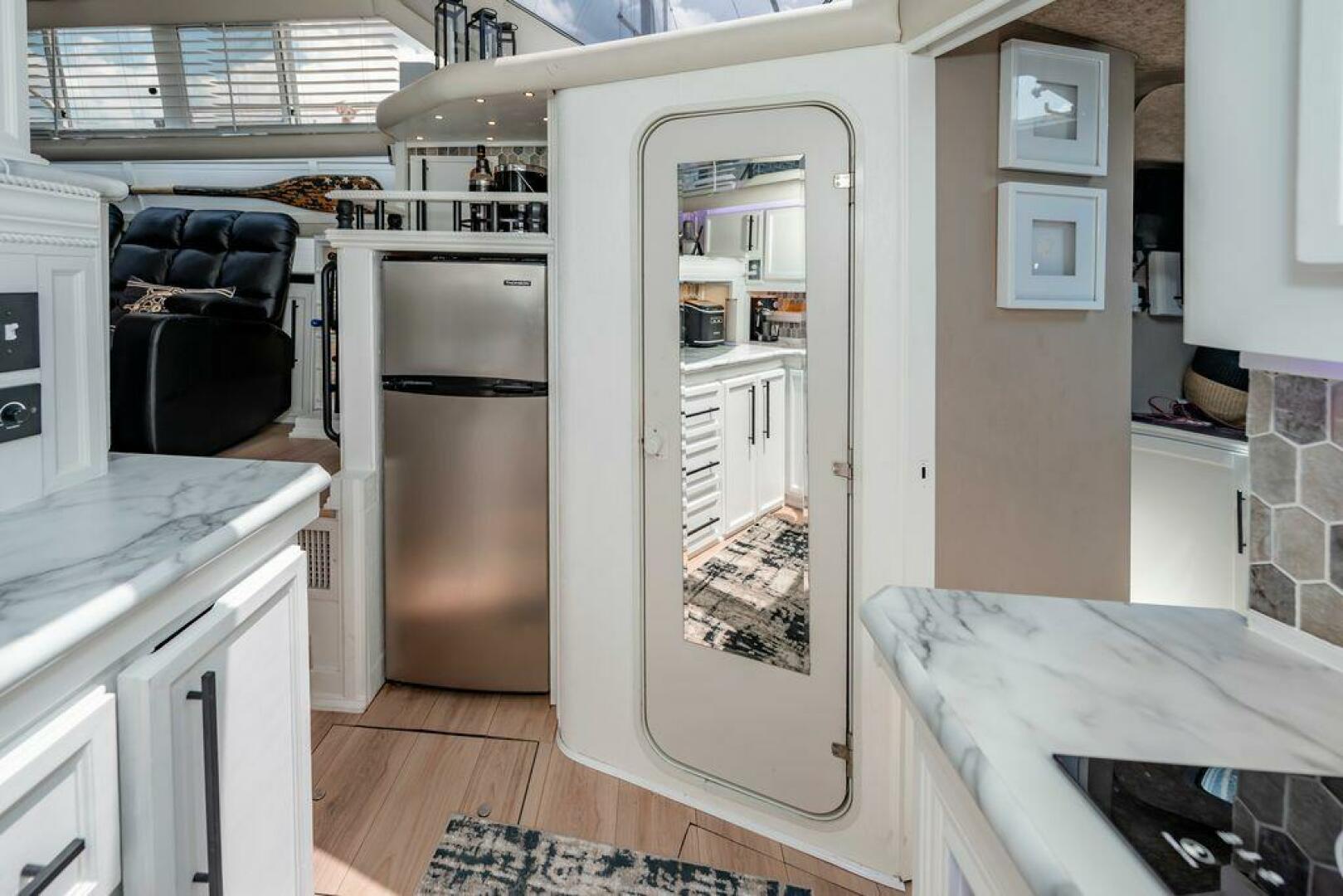 1991 Cruisers Yachts 3850 Aft Cabin - Image 22