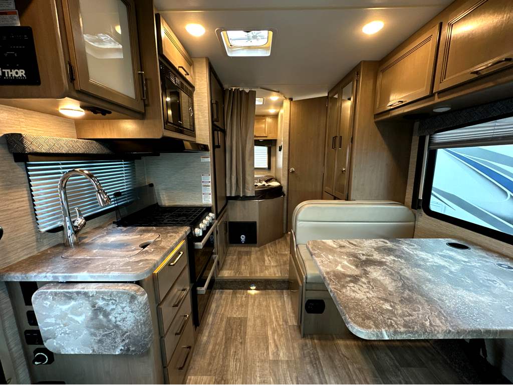 2023 THOR MOTOR COACH MAGNITUDE GA22 - Image 8