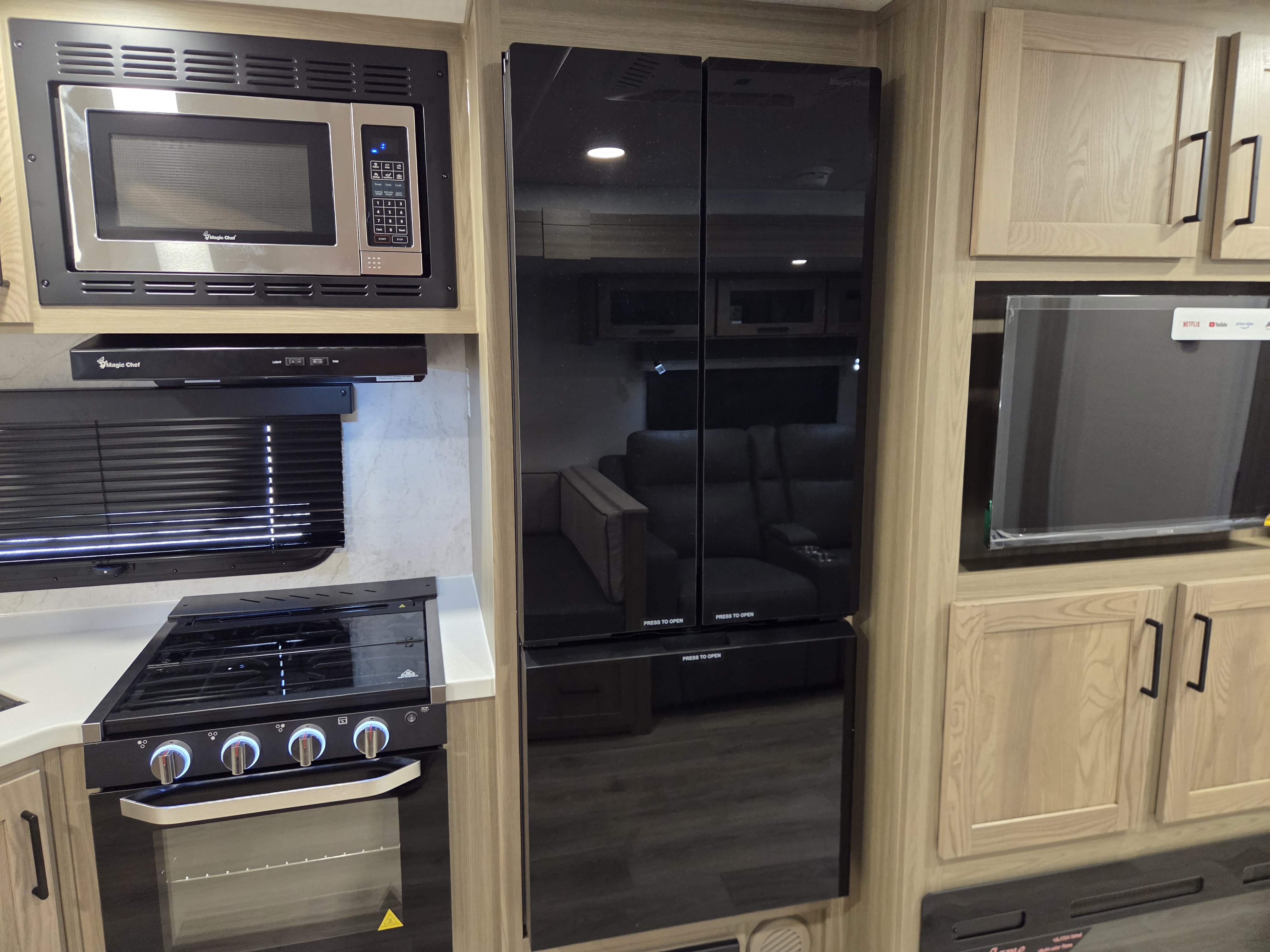 2027 Forest River Rockwood Ultra Lite 2706BH - Image 11