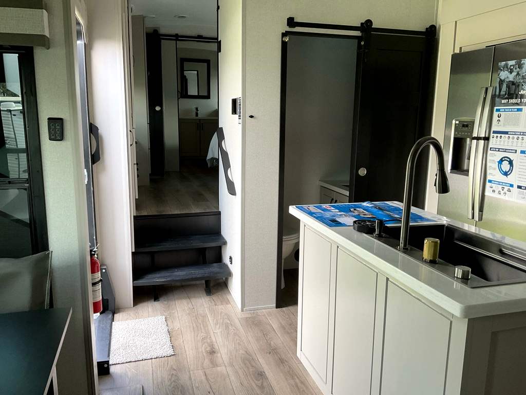 2026 JAYCO NORTH POINT 382 FLRB - Image 8