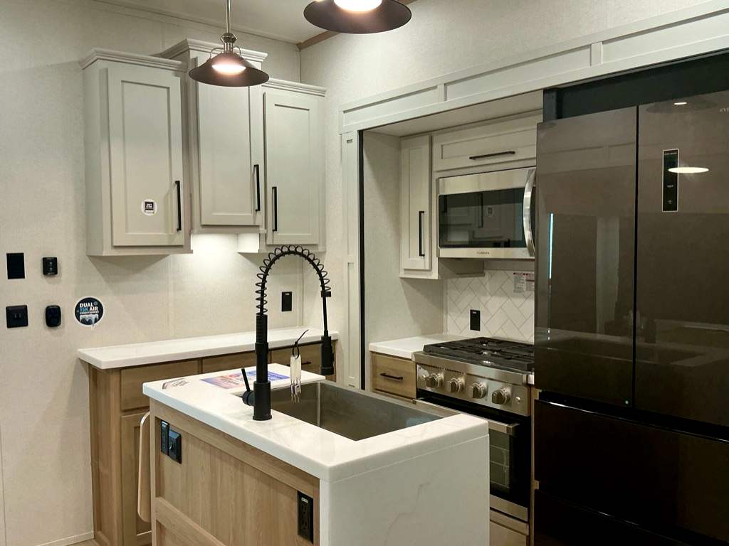 2025 FOREST RIVER 3990FL - Image 6