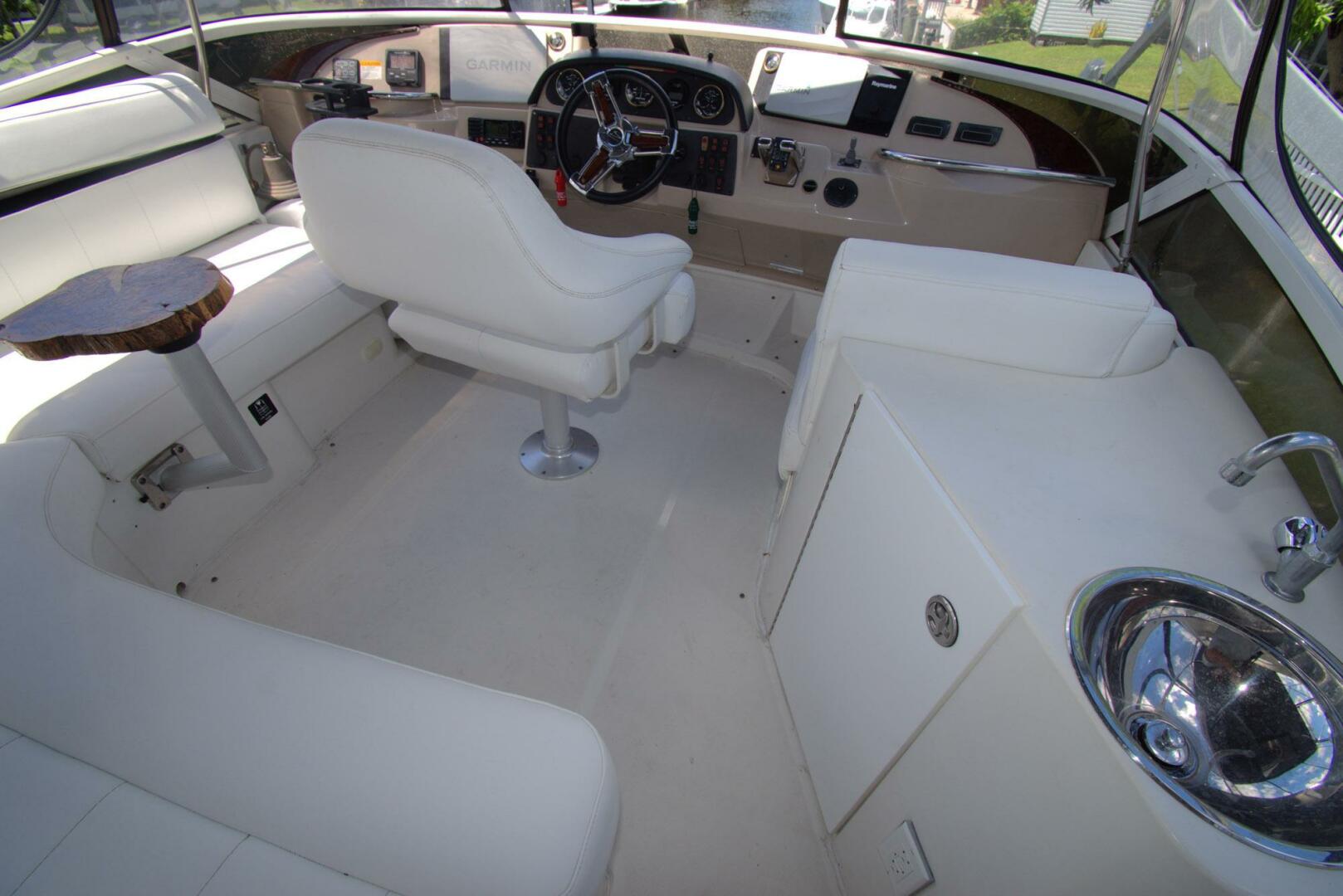 2005 Carver 444 Cockpit Motor Yacht - Image 16