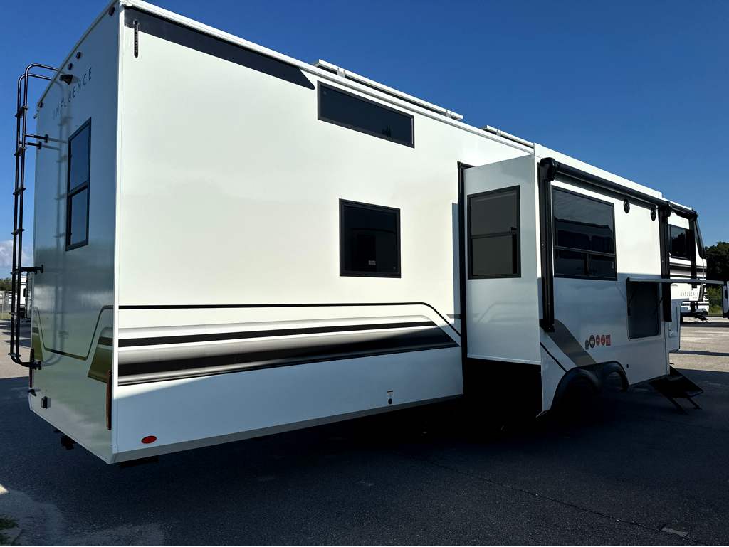 2027 GRAND DESIGN INFLUENCE 3804DS - Image 7