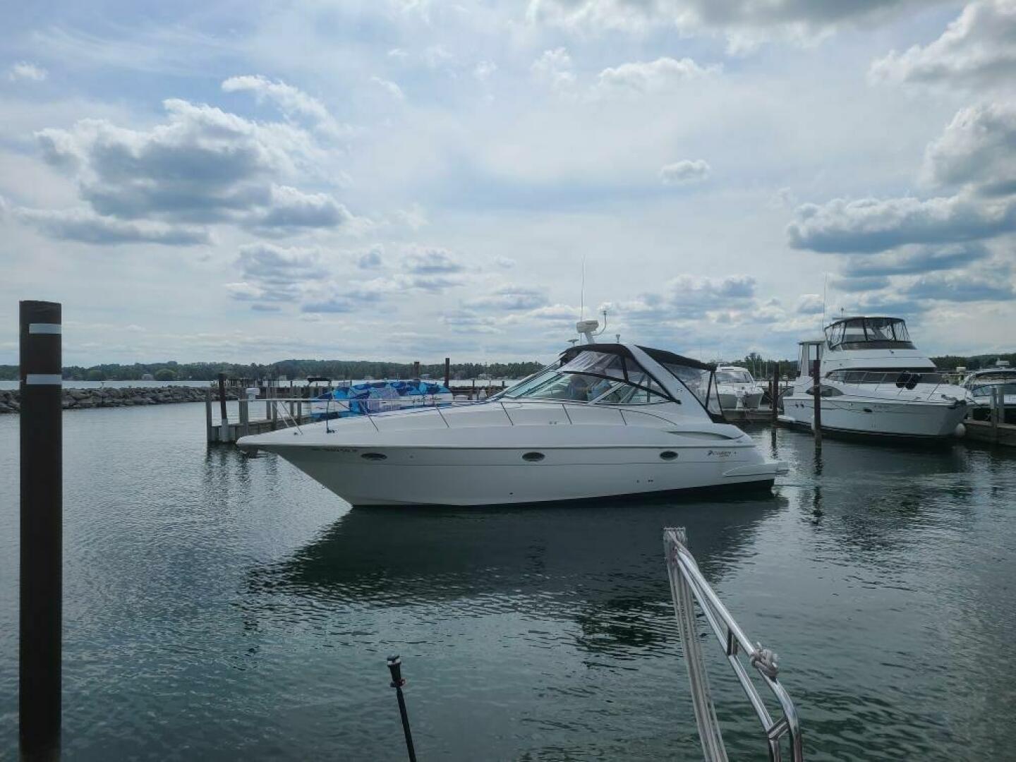 2004 Cruisers Yachts 340 Express - Image 2