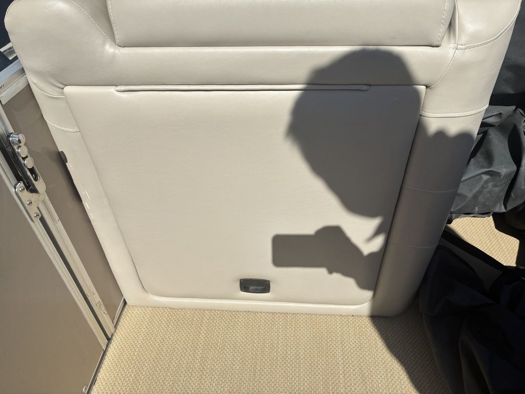 2014 Avalon C SERIES WIND JAMMER 24 - Image 32