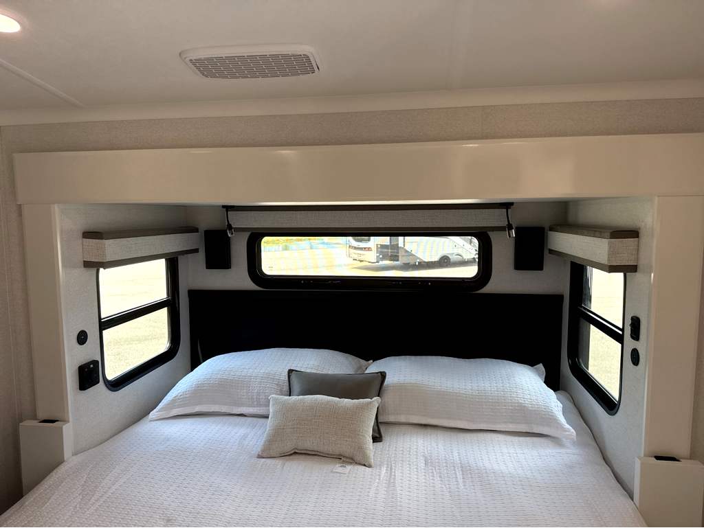 2027 JAYCO PINNACLE 39FLOK - Image 26