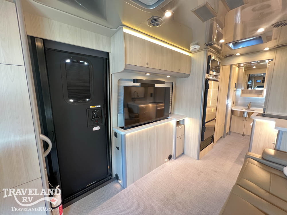 2025 AIRSTREAM ATLAS MURPHY SUITE E1 - Image 19