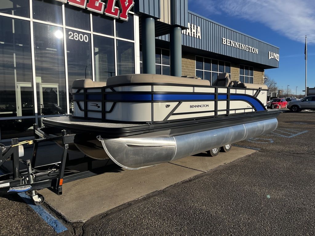 2026 Bennington 22SSR Lux TriToon Pontoon - Image 3