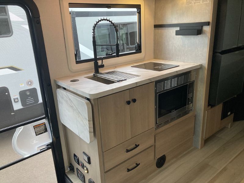 2026 FOREST RIVER SUNSEEKER 2400BDSDA - Image 10