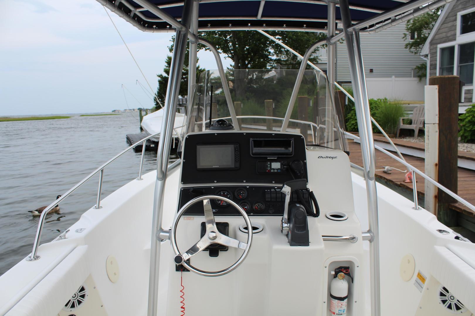 1999 Boston Whaler 23 Outrage Base - Image 4