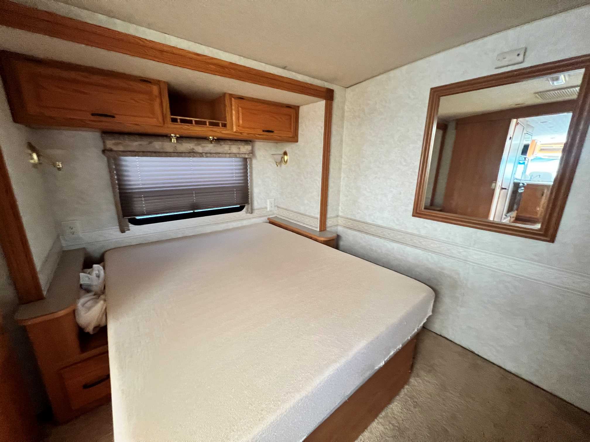 2004 Winnebago Brave 32V - Image 22