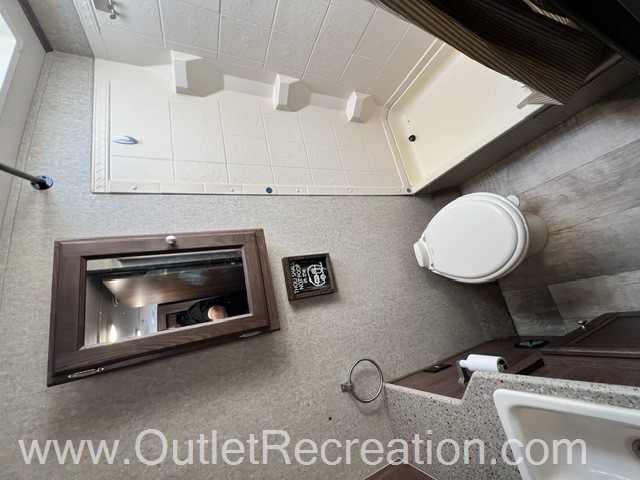 2015 Palomino Solaire 20 RBS - Image 9