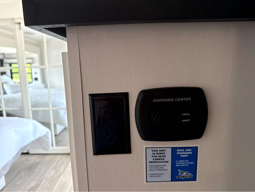 2027 JAYCO PINNACLE 32RLTS - Image 25