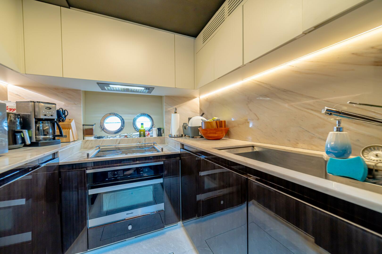 2017 Azimut 77S - Image 103