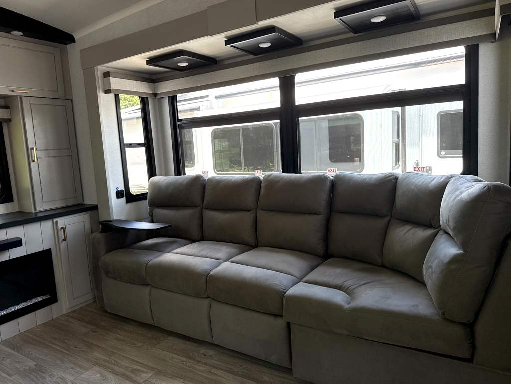 2027 JAYCO NORTH POINT 381CKRE - Image 18
