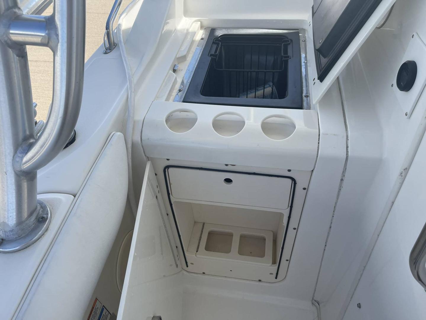 2008 Boston Whaler 320 Outrage Cuddy Cabin - Image 23