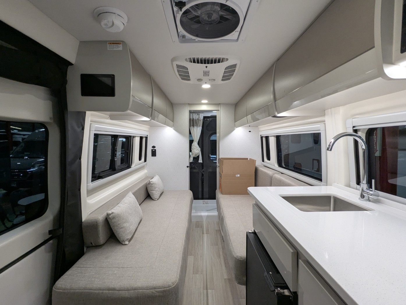 2027 Thor Motor Coach Tellaro 20L - Image 26