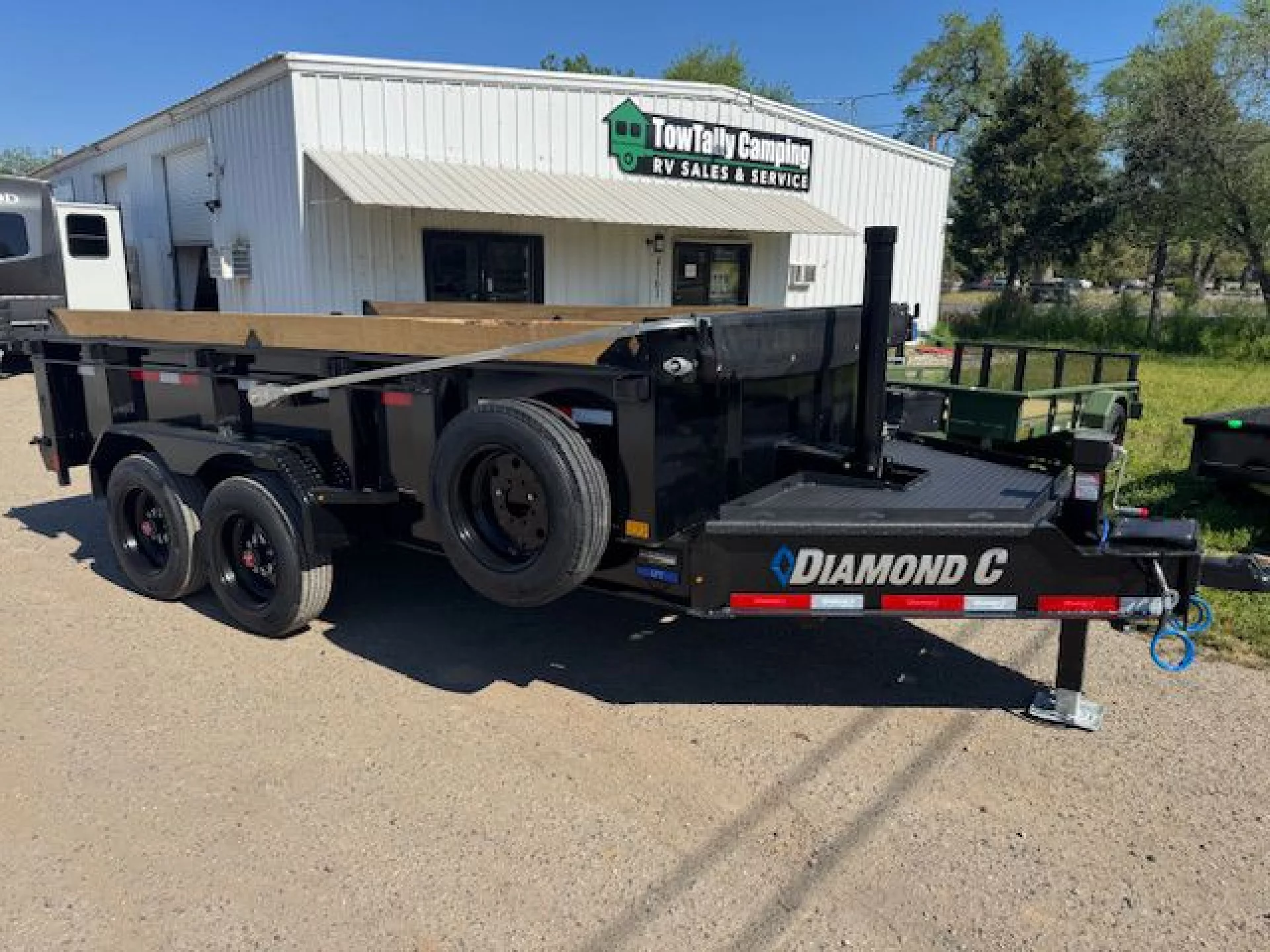 2026 DIAMOND C TRAILERS DIAMOND C LPT 208 HEAVY DUTY 14X81 24 SIDES - Image 1