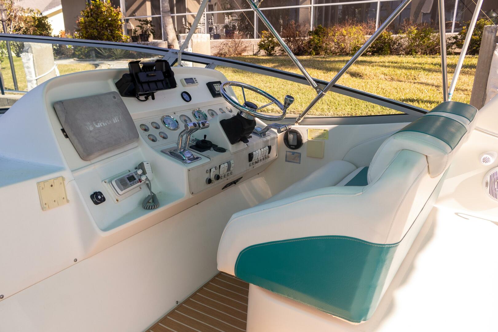 1995 Cruisers ESPRIT 3570 - Image 7
