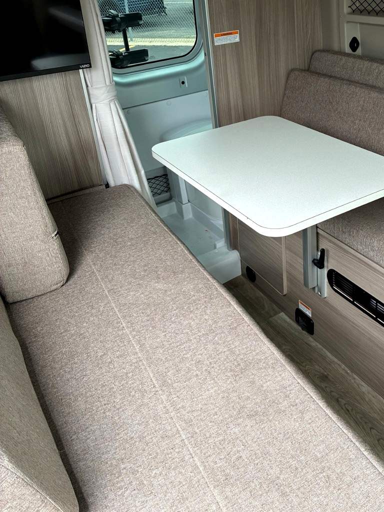 2025 THOR MOTORCOACH 18G - Image 18