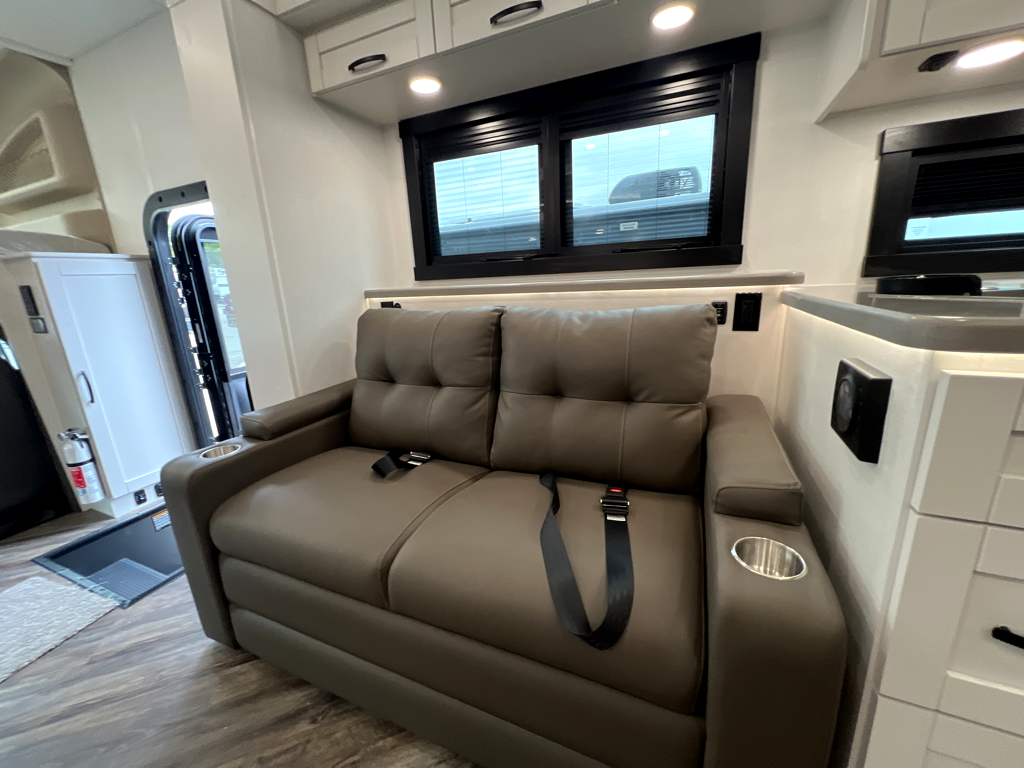 2026 ENTEGRA COACH ACCOLADE 37M - Image 11