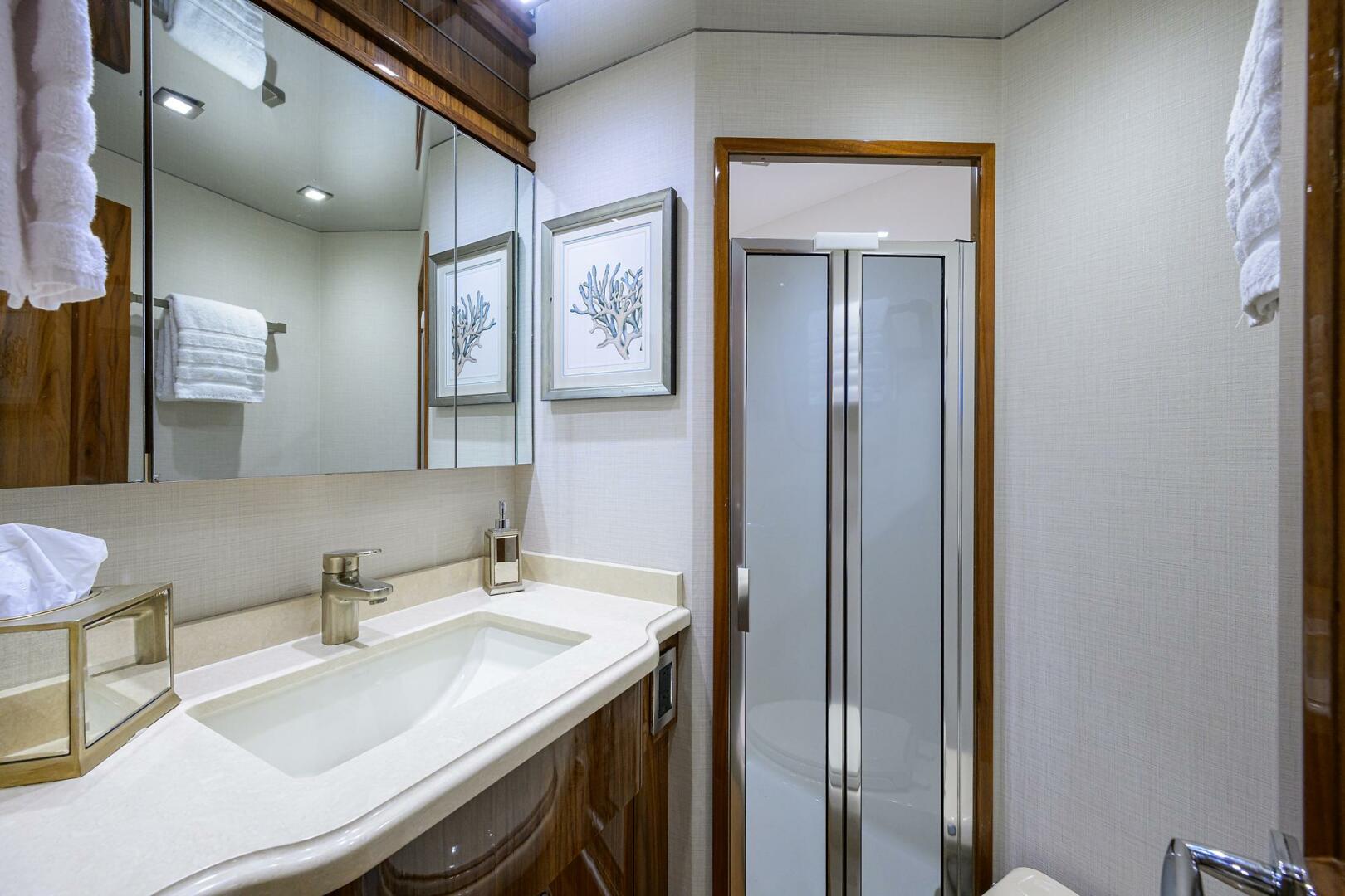 2021 Viking 72 Convertible - Image 19