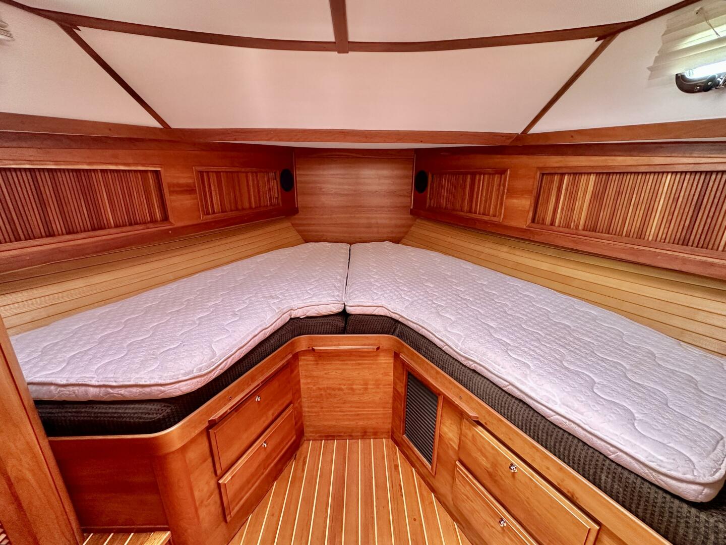 2002 Sabreline 36 Flybridge - Image 19