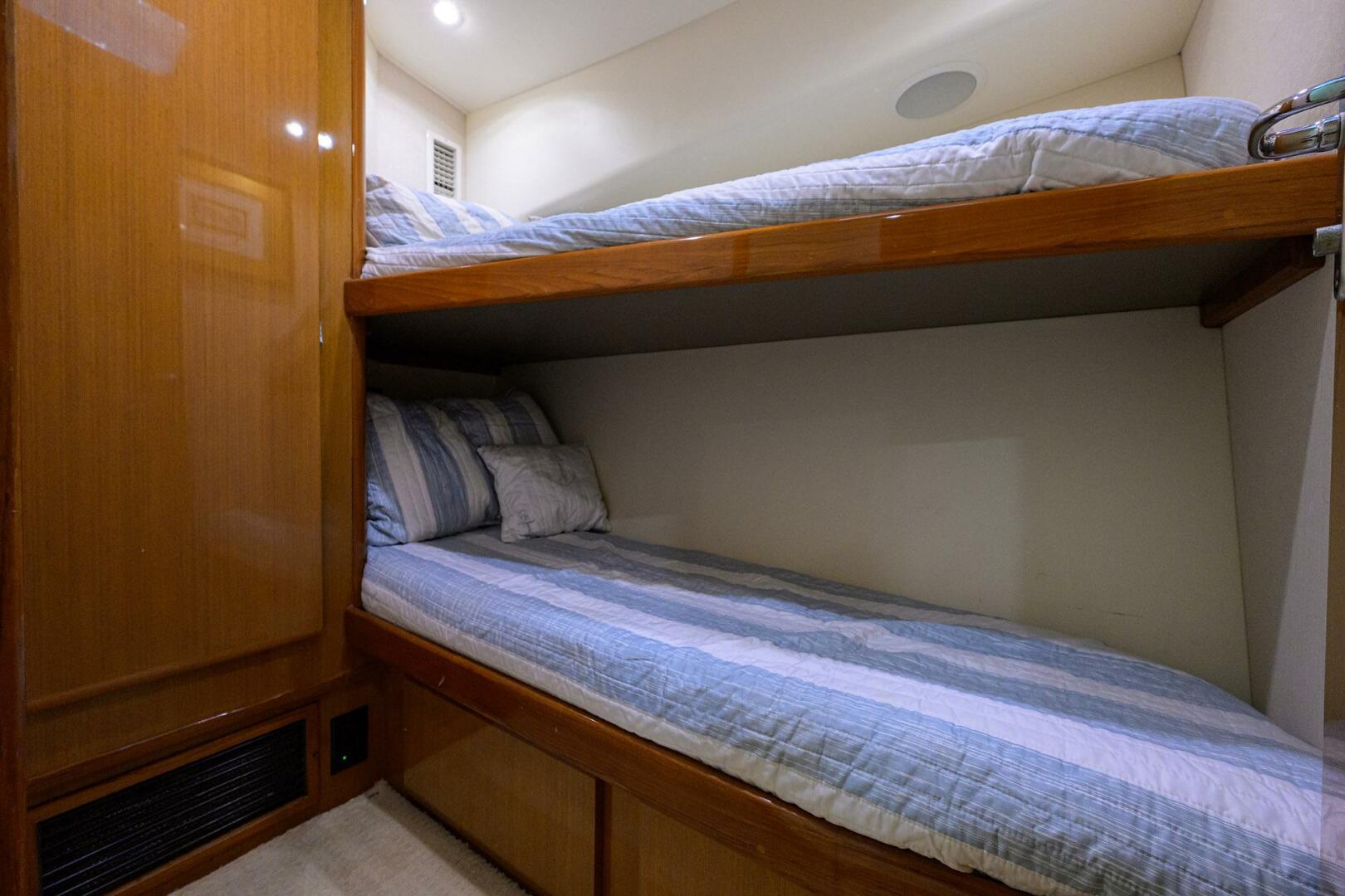 2000 Viking 50 Convertible - Image 24