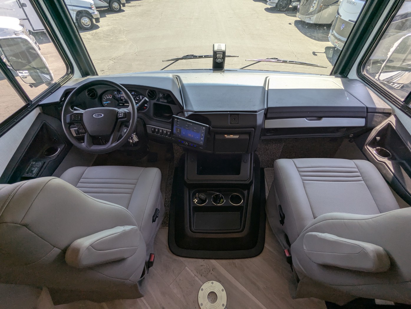 2026 Fleetwood Bounder 35K - Image 9