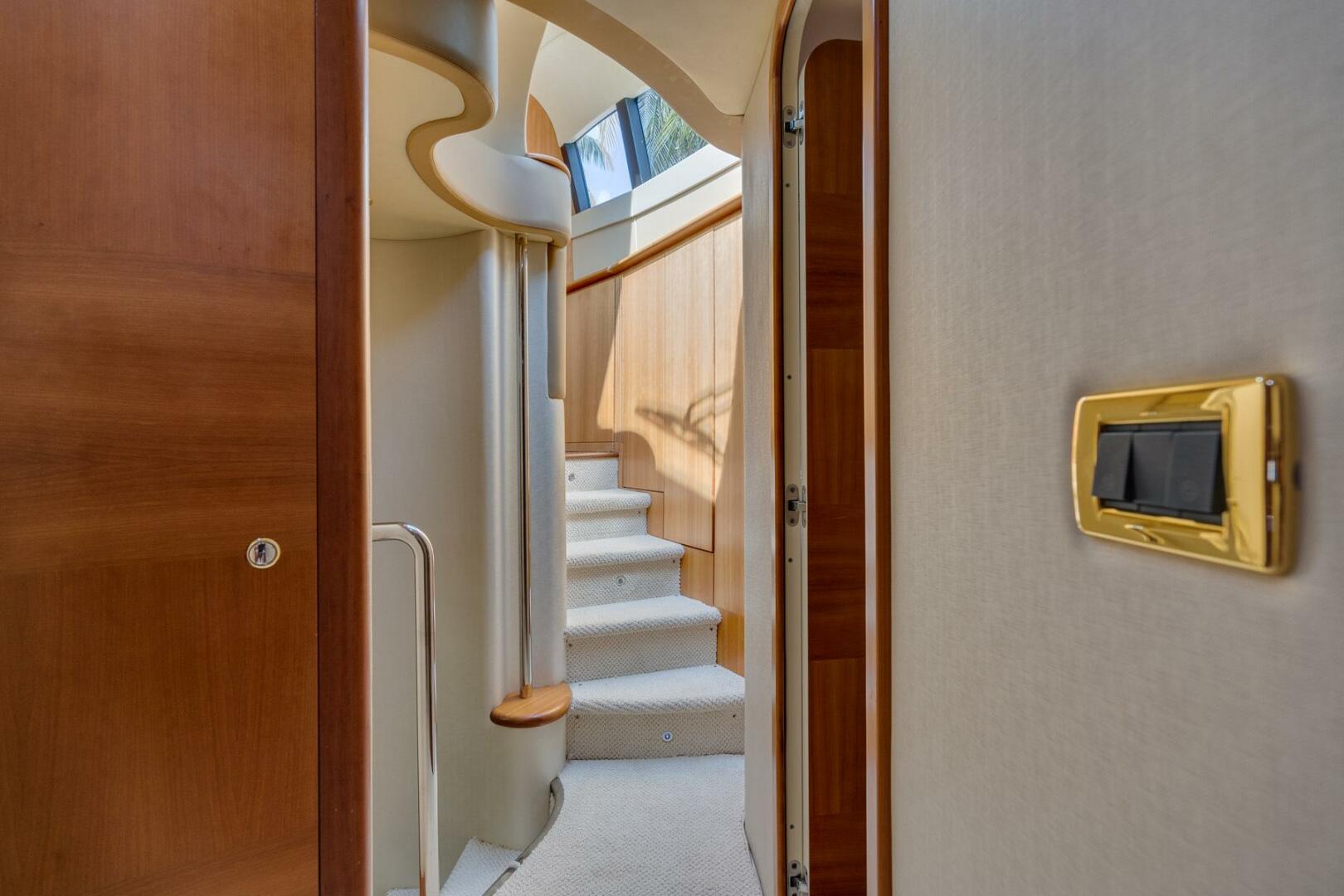 2009 Azimut 62E - Image 41