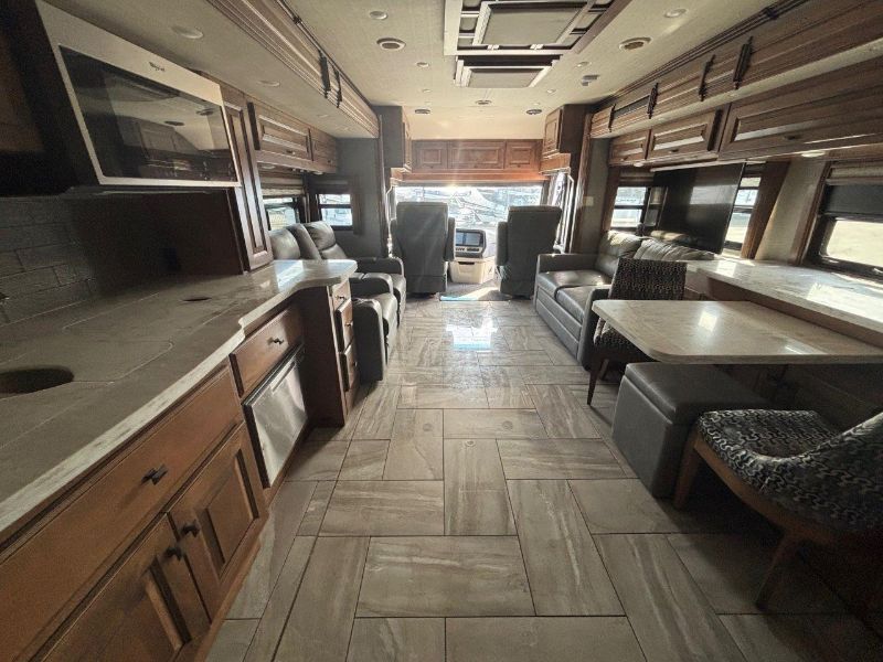 2020 American Coach American Revolution 42Q - Image 8