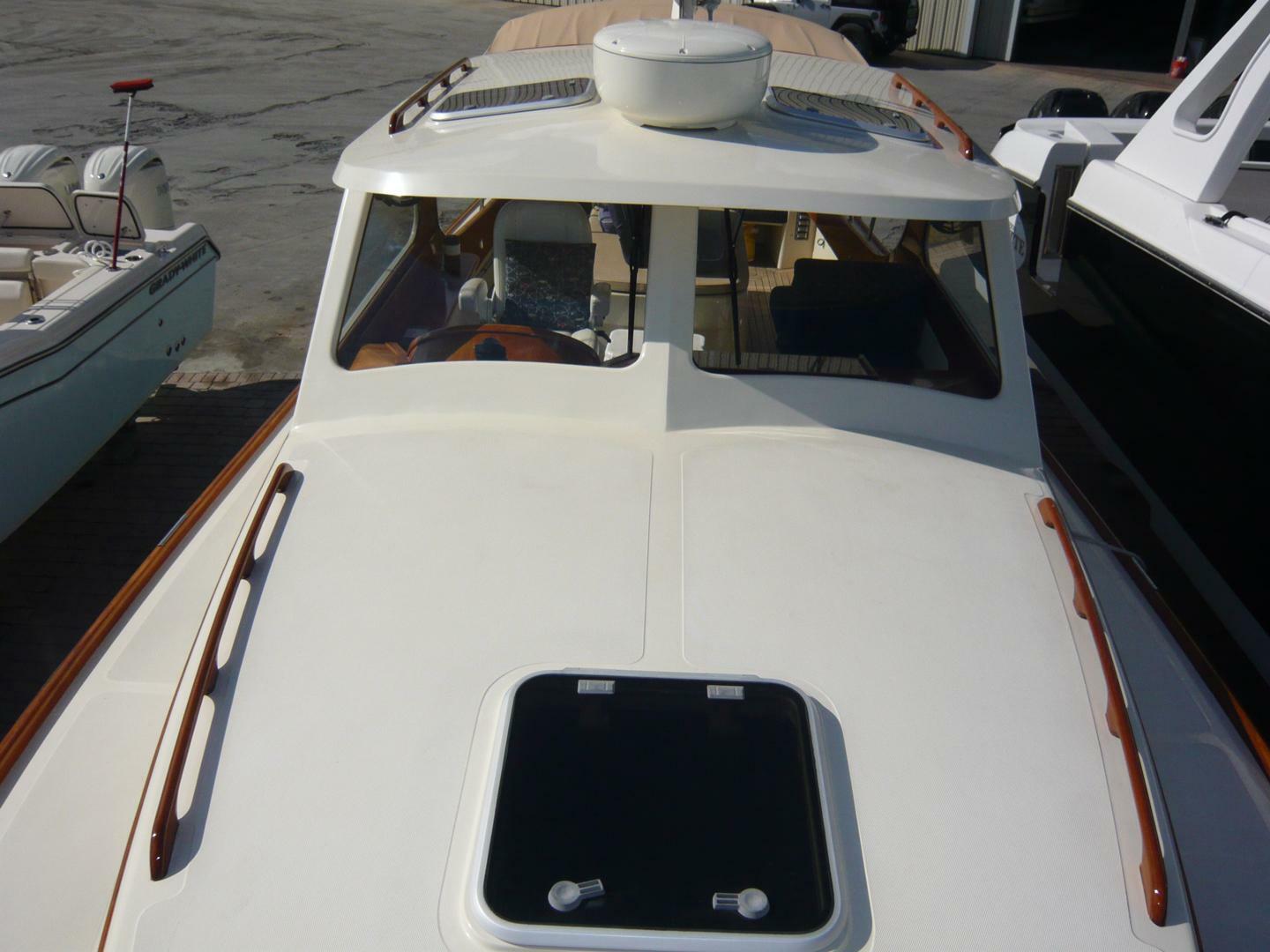 1998 Hinckley 36 Classic - Image 17