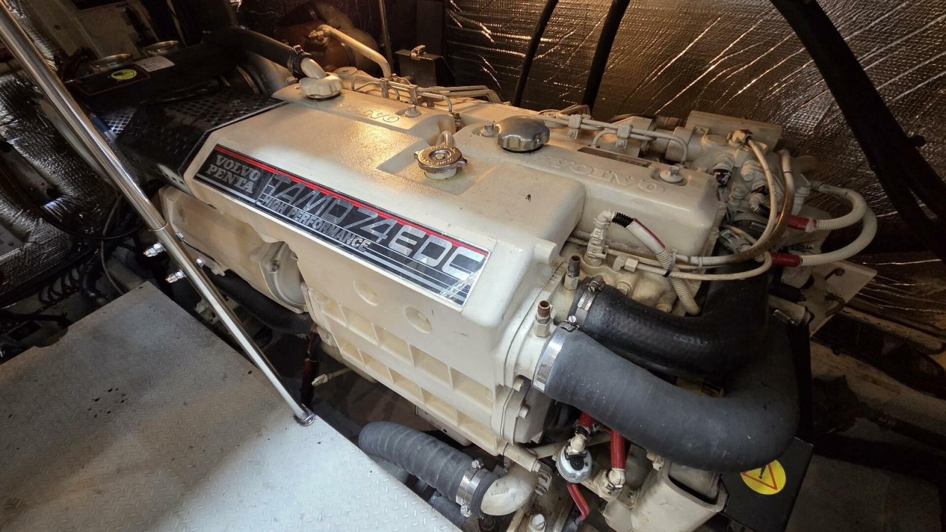 2000 Cruisers Yachts 4450 Express Motor Yacht - Image 68