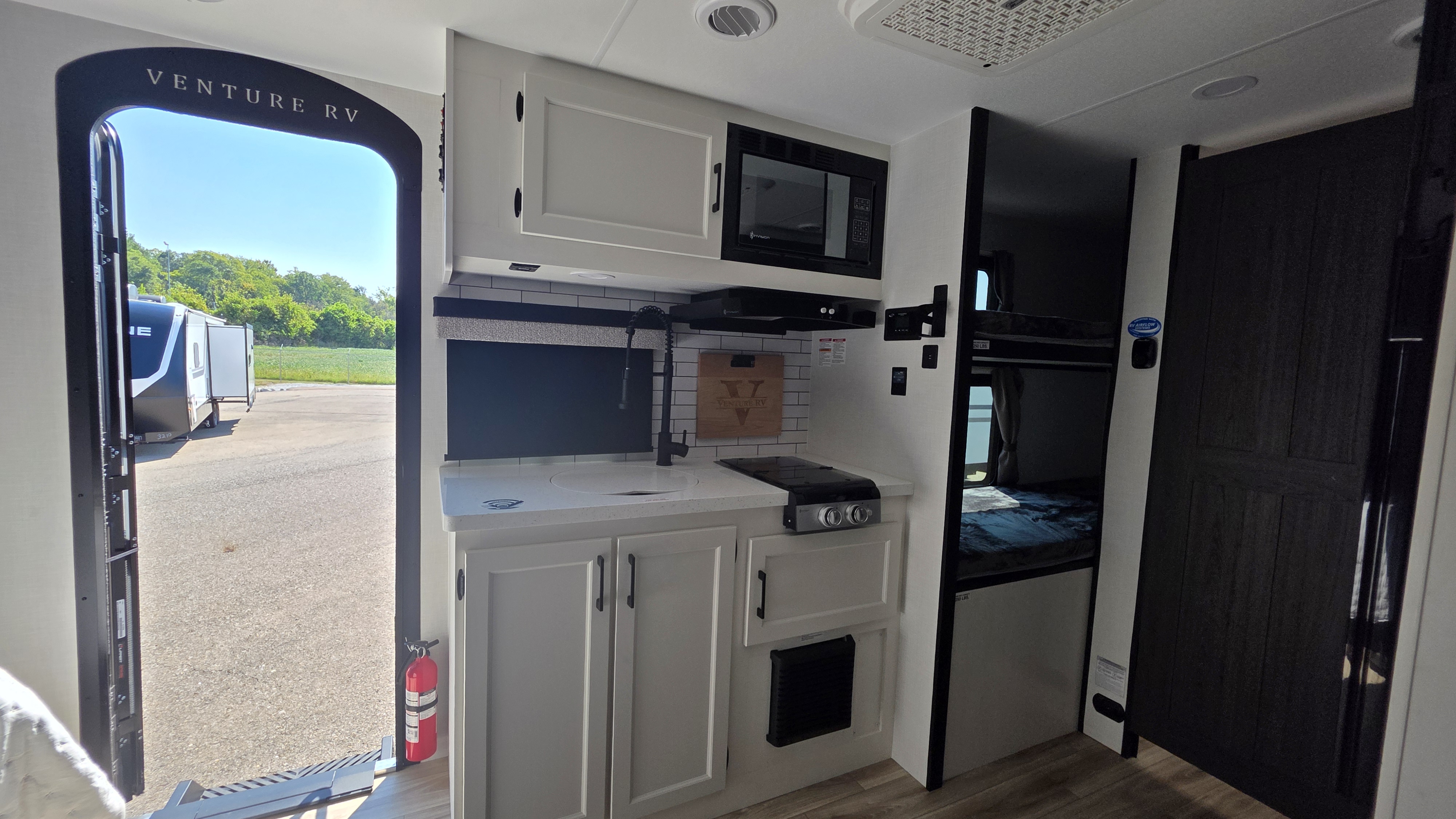 2027 VENTURE RV SPORTTREK STINGER 222VUD - Image 17