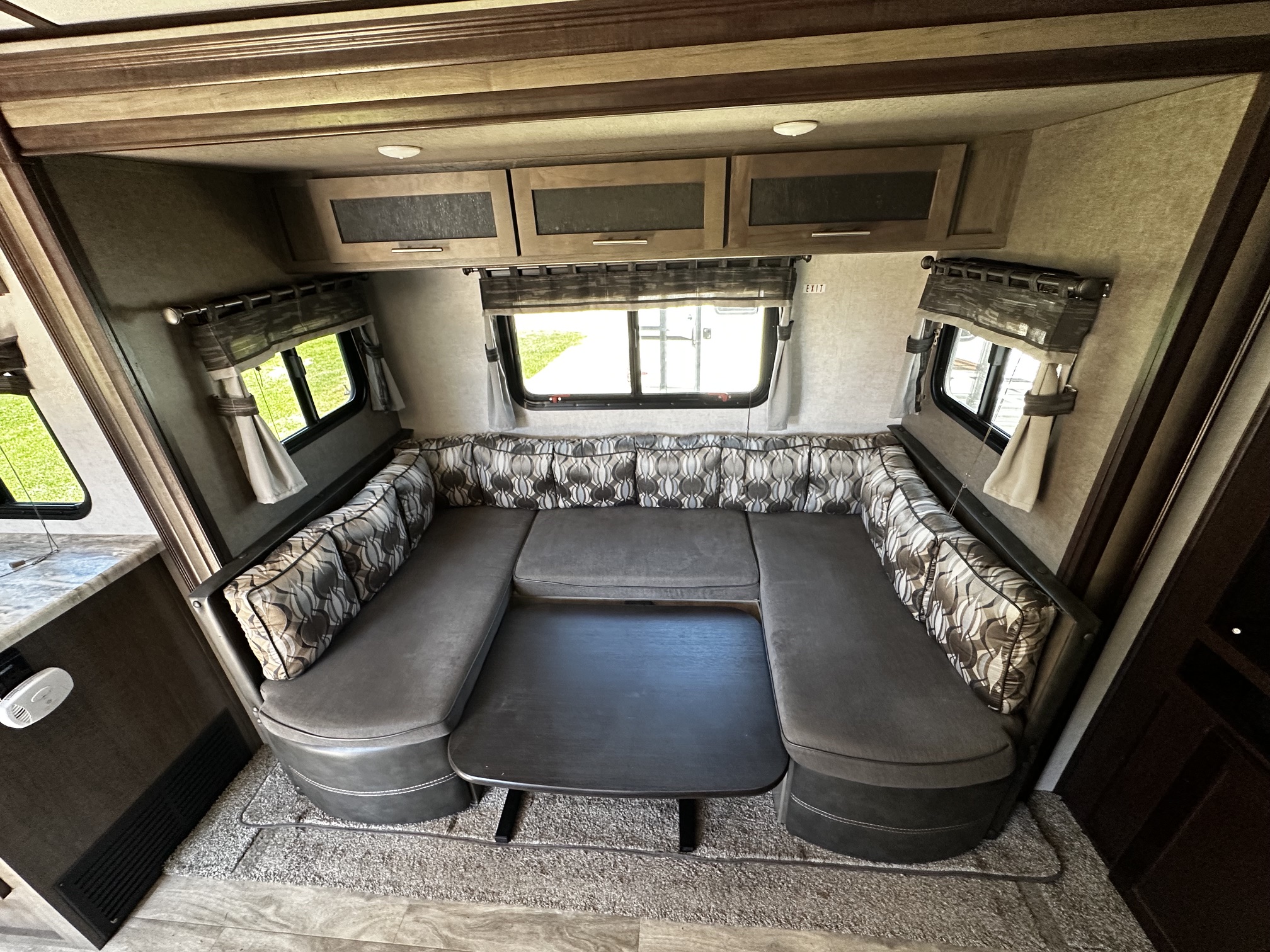 2019 Forest River Surveyor Luxury 251RKS - Image 10