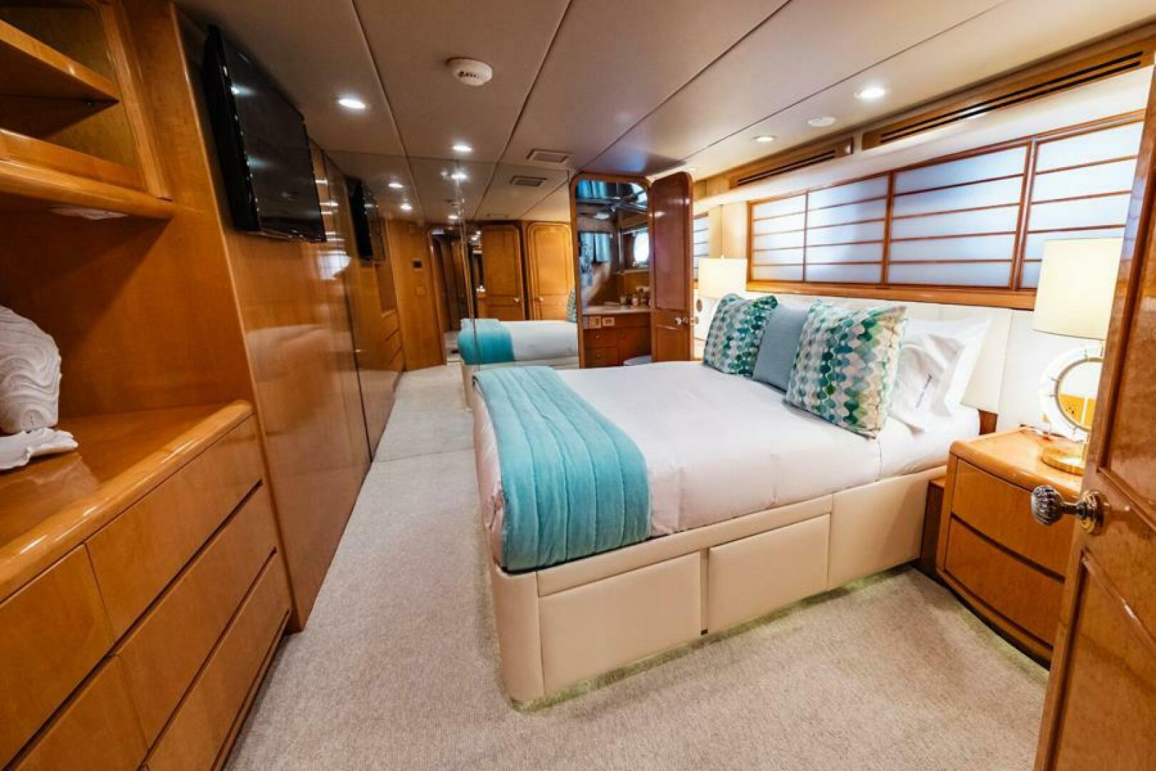 1995 Hatteras Flybridge Motor Yacht - Image 25
