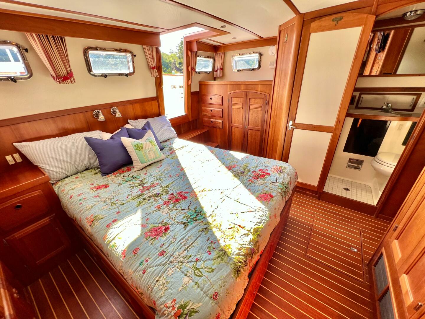2001 Sabre Sabreline 47 Base - Image 2