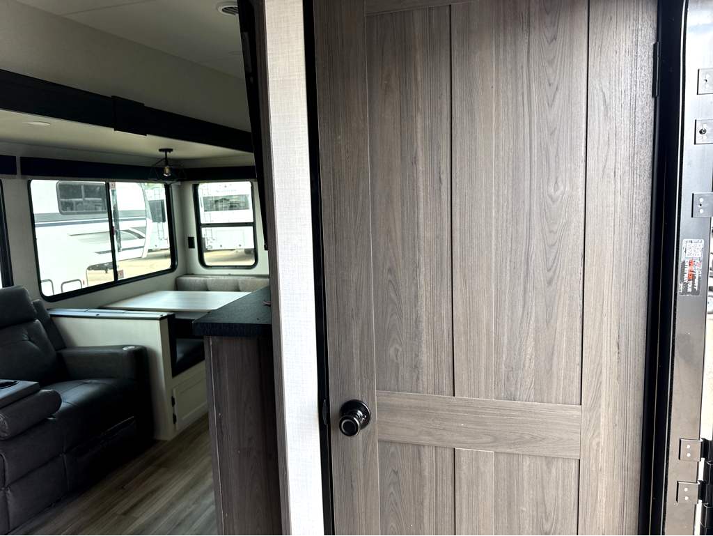 2027 VENTURE RV SPORTTREK 312VTB - Image 10